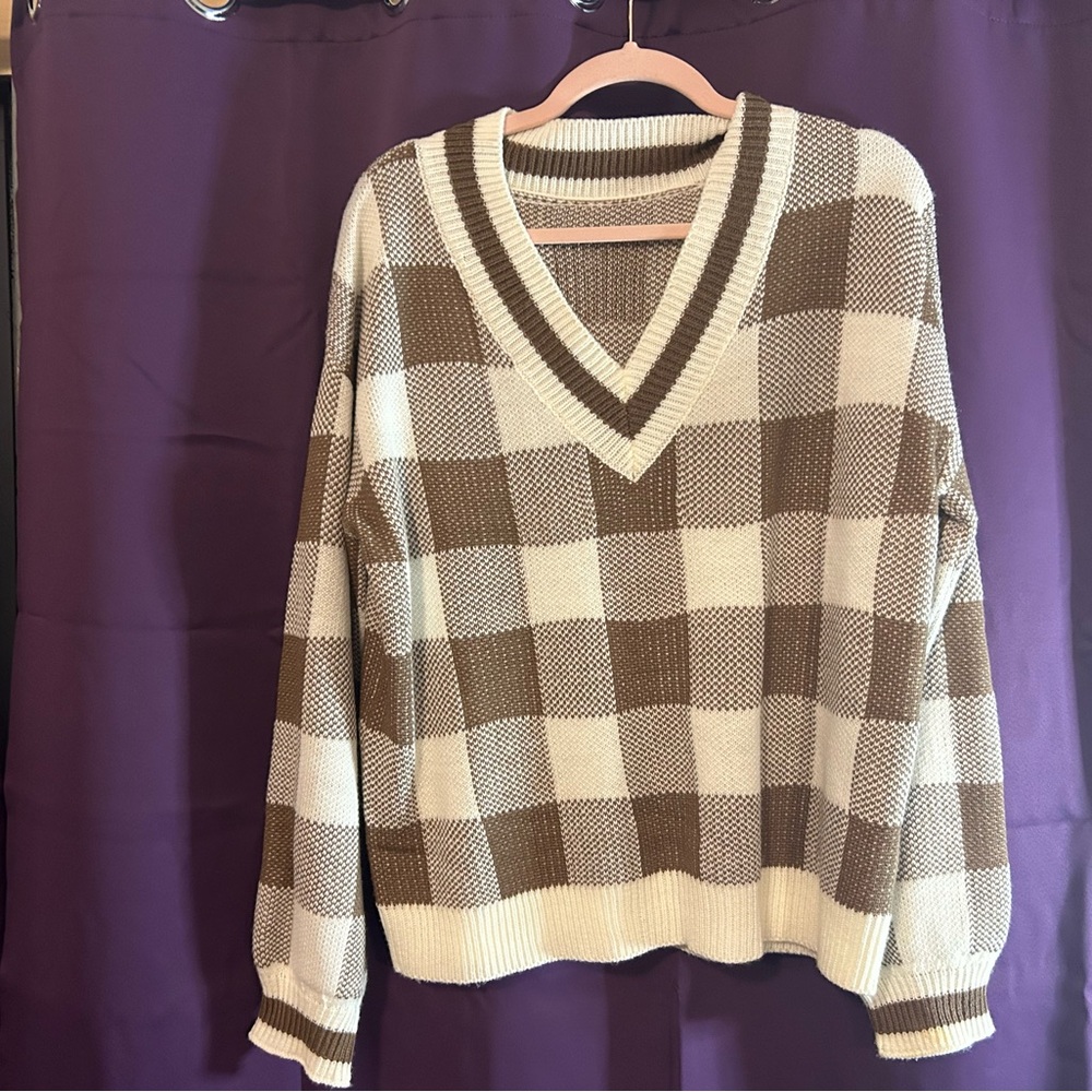 Plaid V-Neck Knit Sweater - Brown and Cream White and Brown Checkered